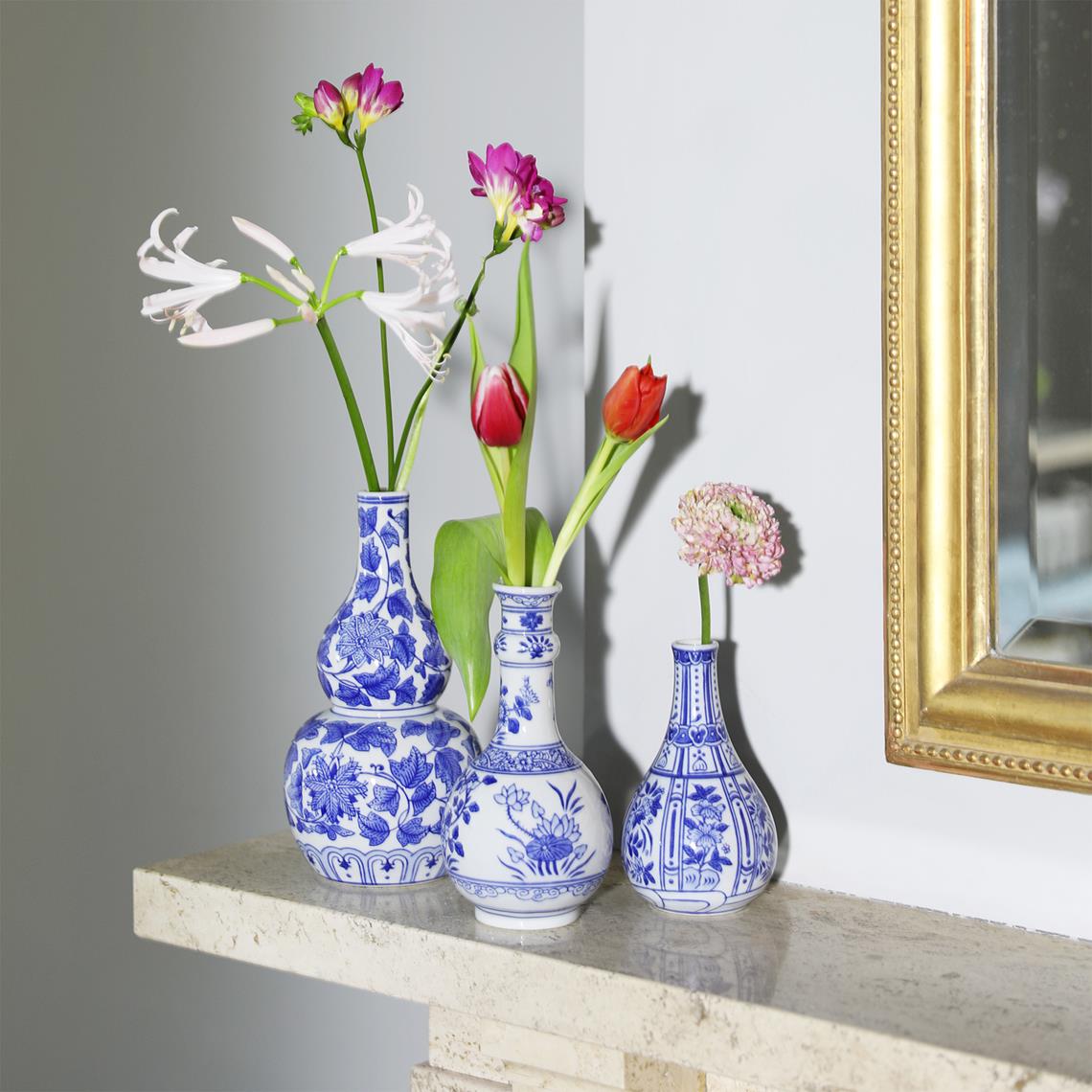 Vase flowers lotus