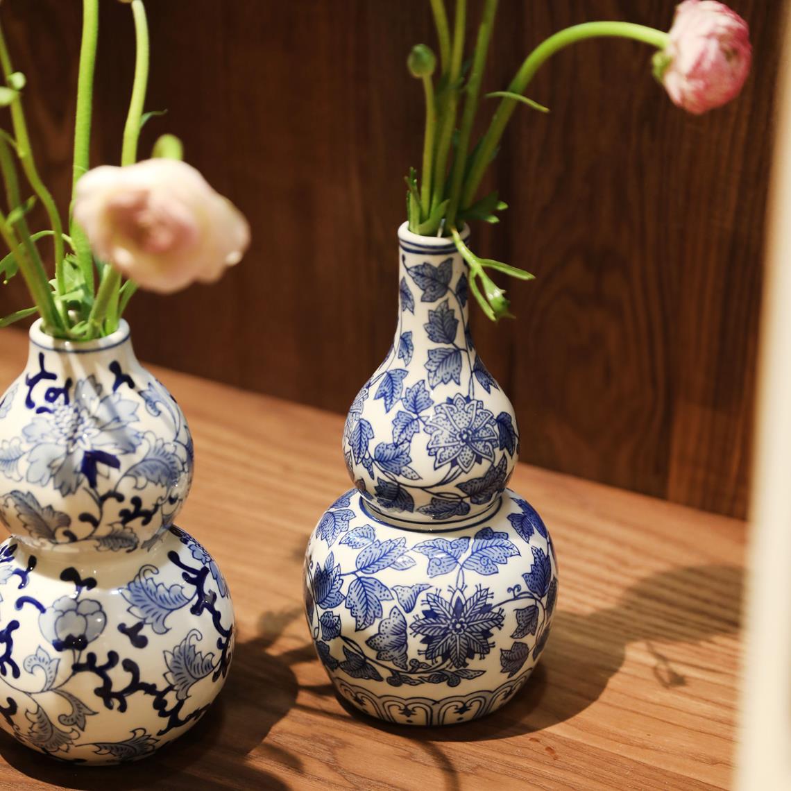 Vase flowers lotus