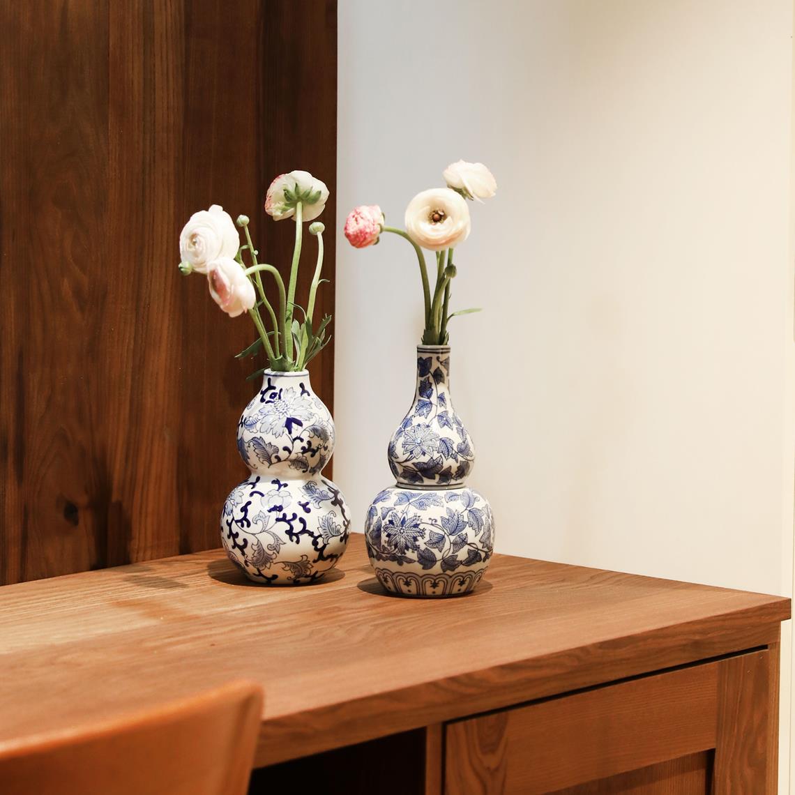 Vase flowers lotus