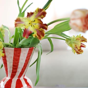 Vase rhombic red