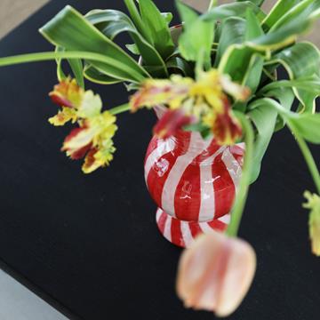 Vase rhombic red