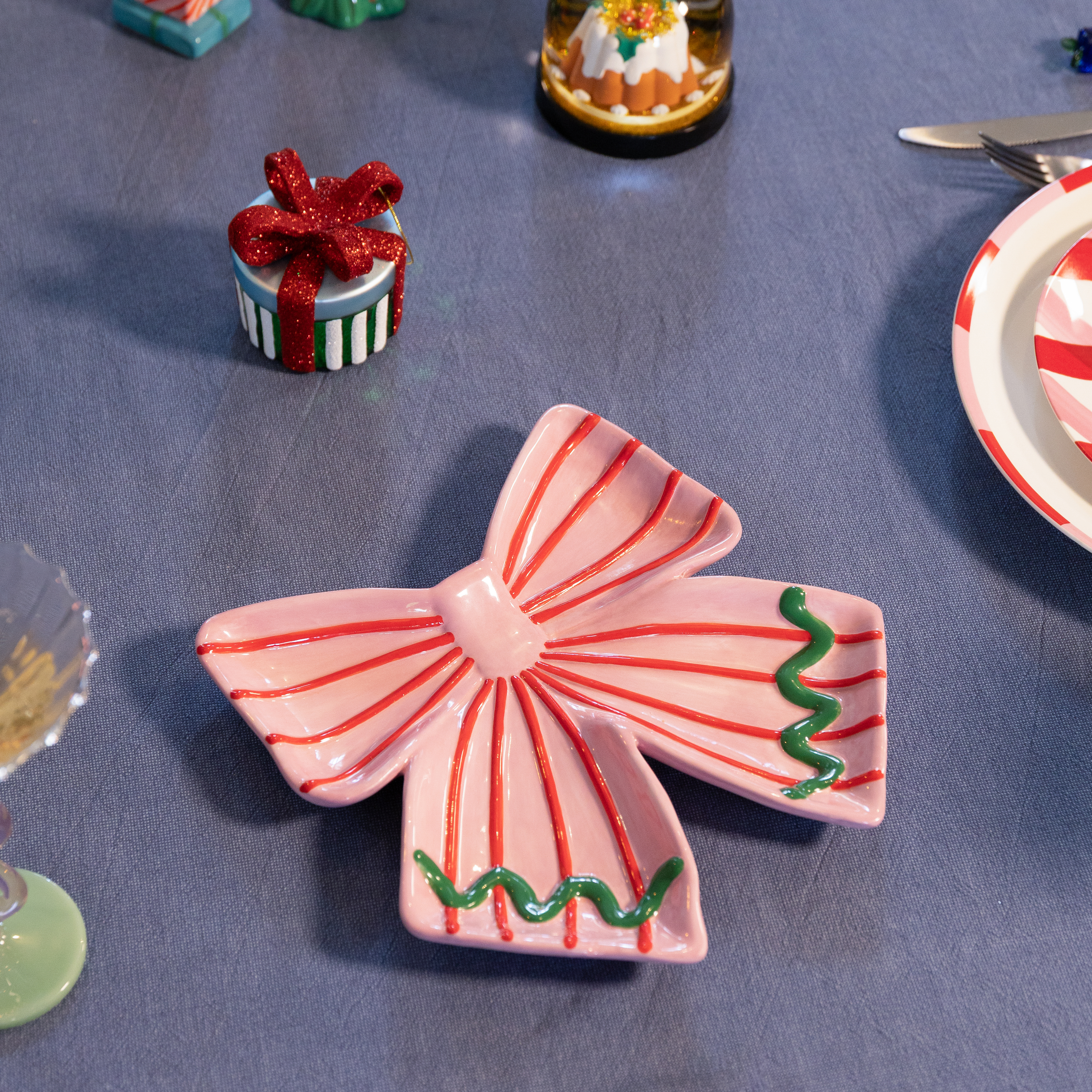Plate ribbon pink