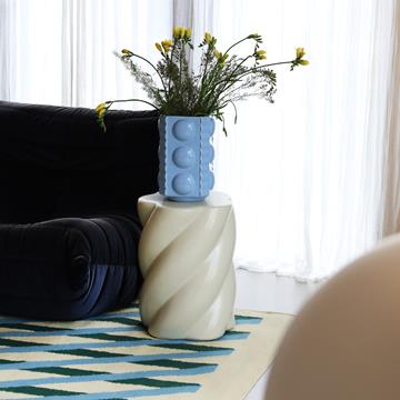 Vase facet powder blue