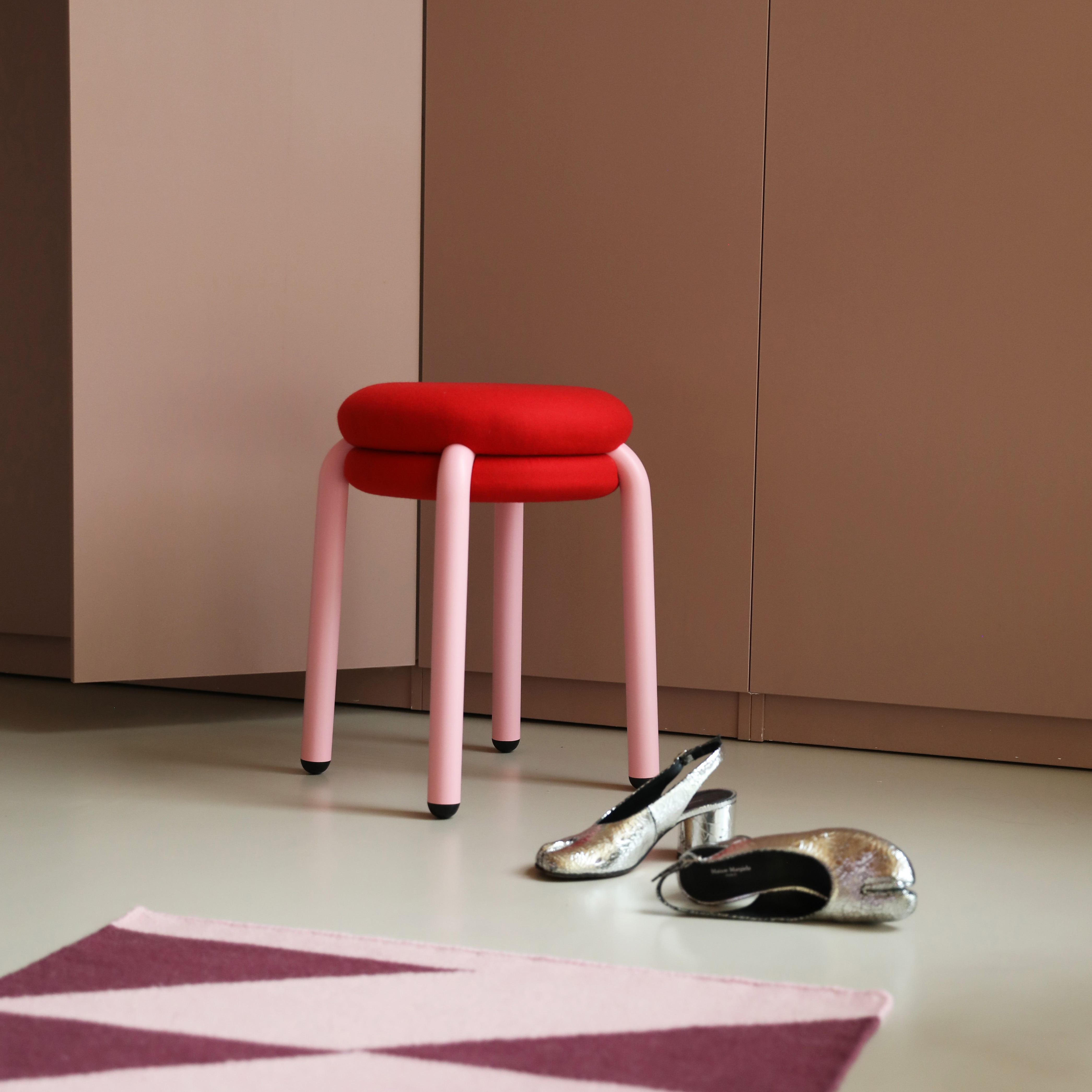 Stool macaron red