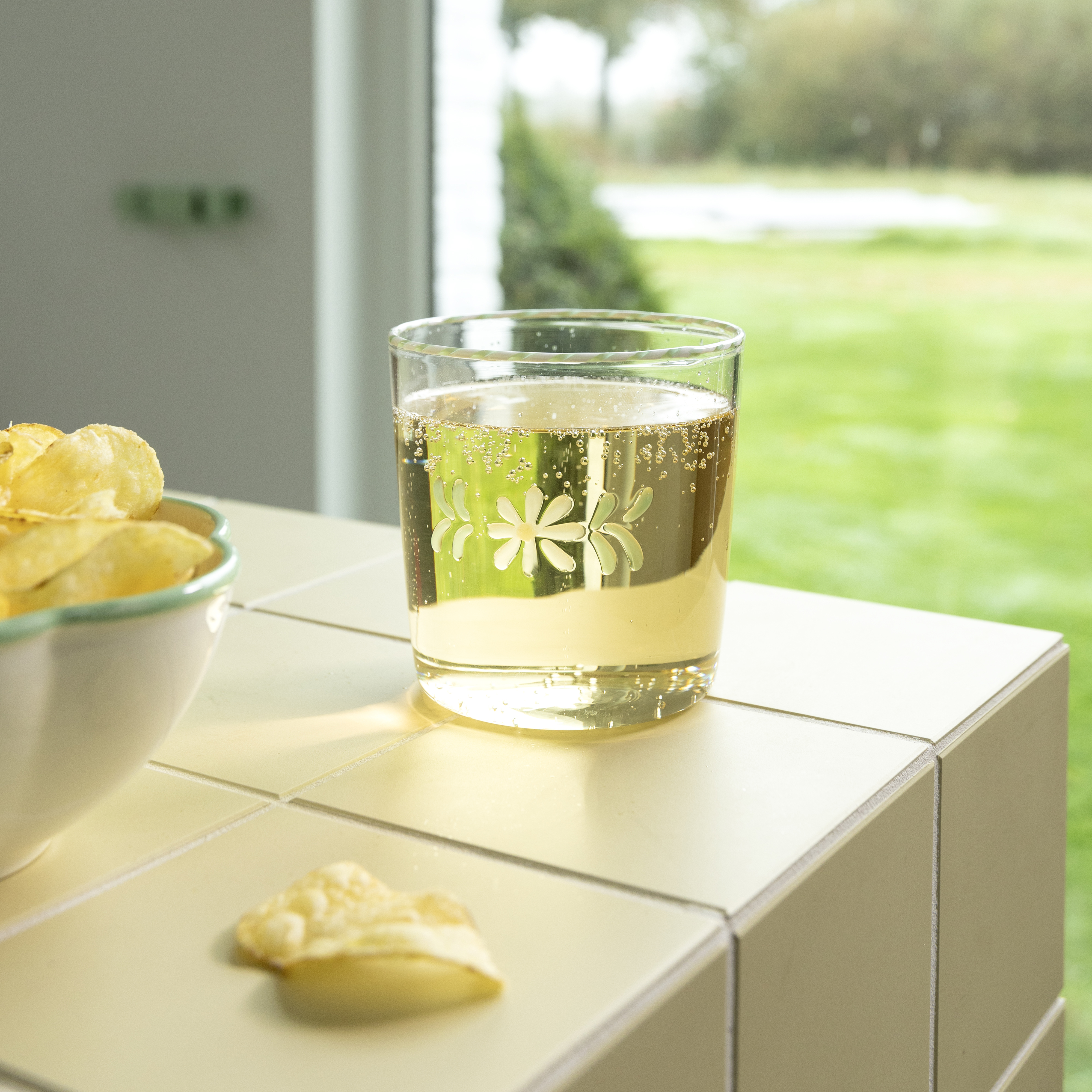 Glass flora white set of 2
