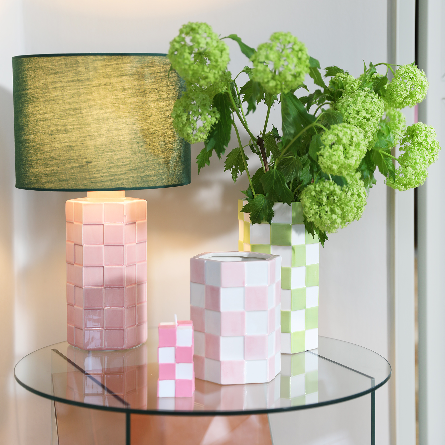 Table lamp check pink